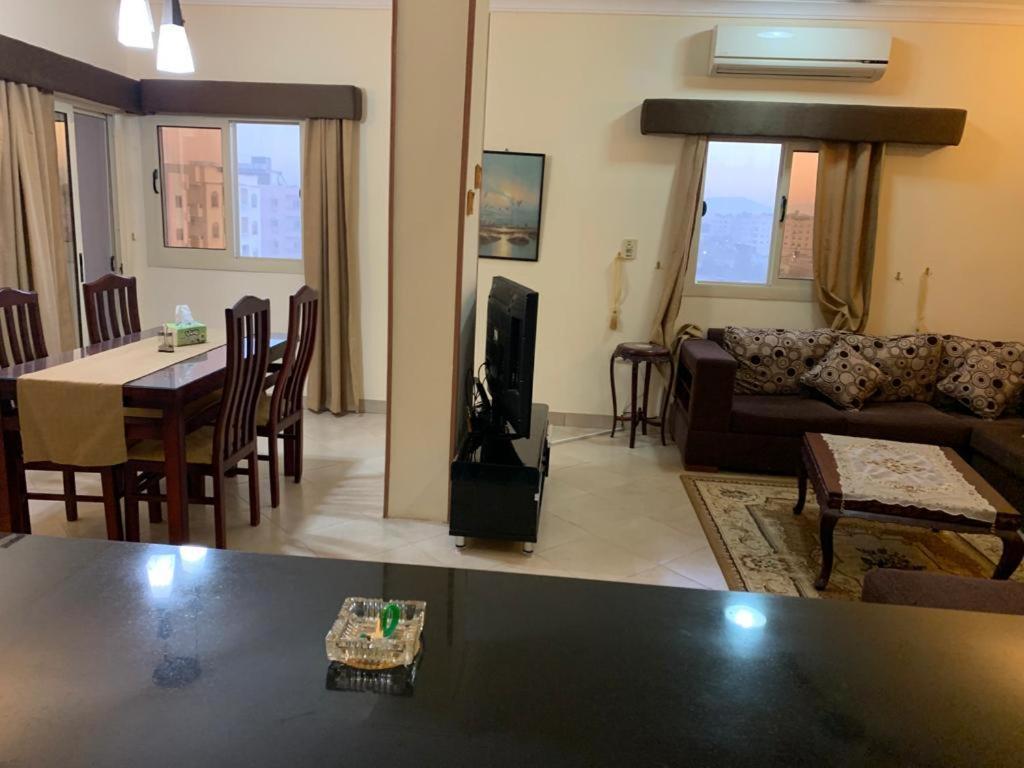 ذات طابع عائلى متميز بها كافة الامكانيات من فلتر ماء وواى فاى Apartment Hurghada